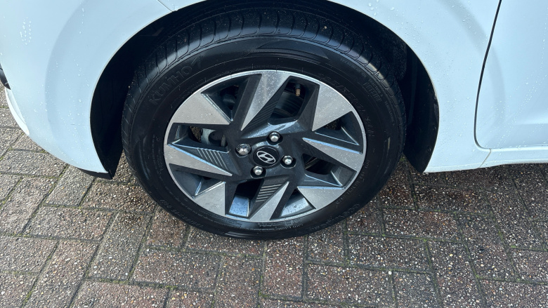 Hyundai i10 1.0 Advance 5dr Petrol Hatchback